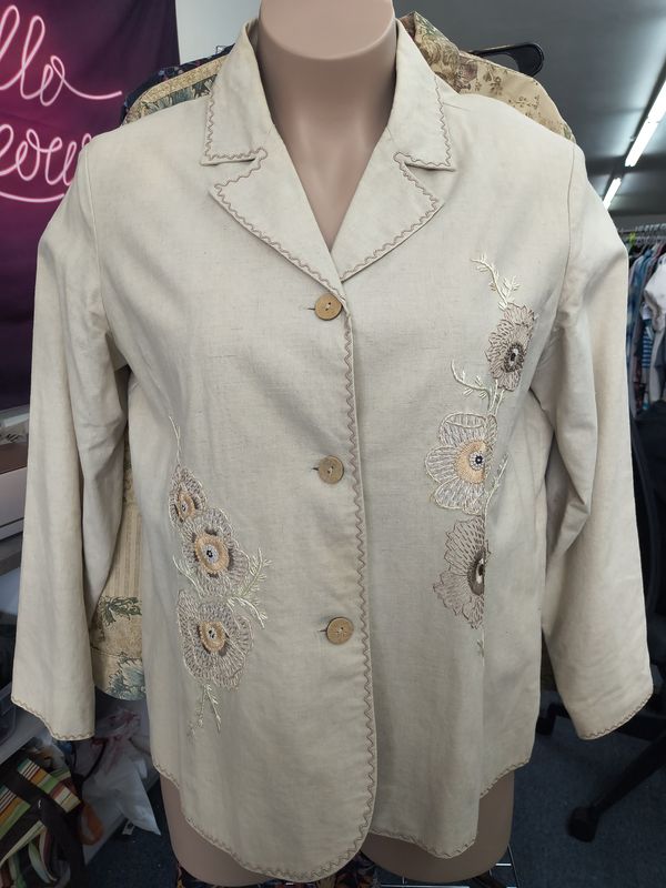 1x Coldwater Creek cream embroidered floral jacket
