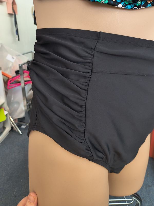 3x Kona Sol black swim suit brief