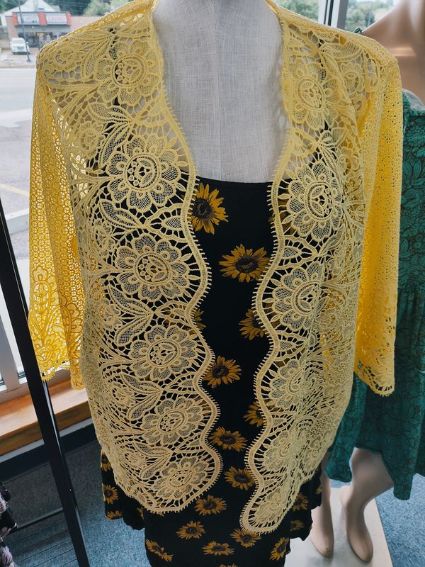 XL Alfred Dunner yellow lace sheer coverup jacket