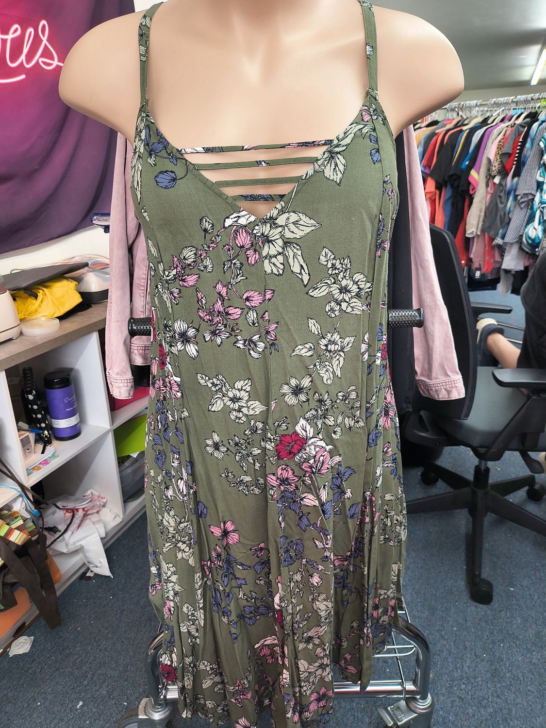 1x Torrid green floral lightweight shift dress