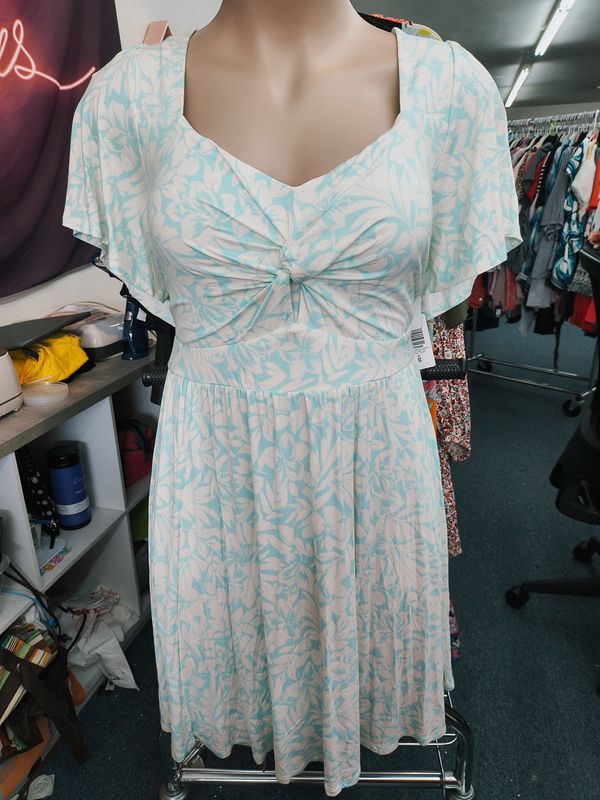 4x Torrid super soft knits NWT dress floral knot front