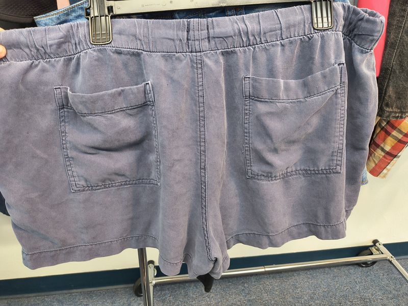 XL Gap blue lightweight twill short shorts