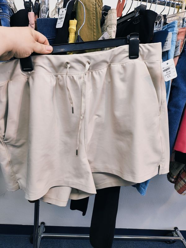 XL Old Navy Active Powersoft khaki high waist shorts