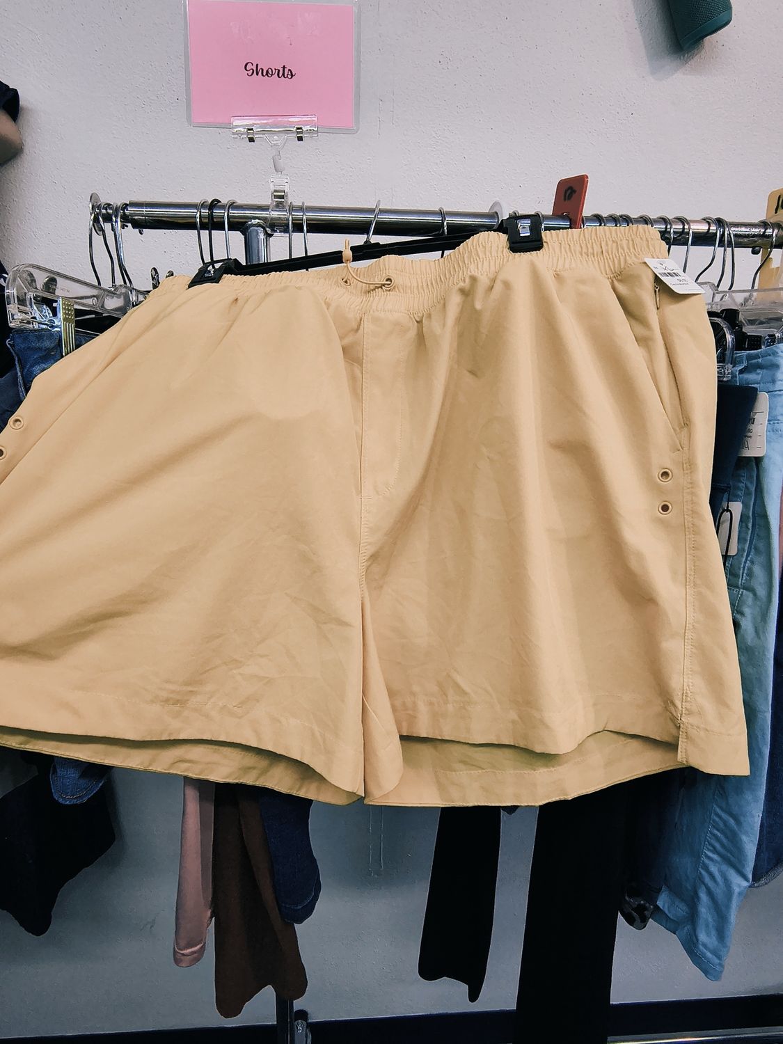 XL Old Navy Active khaki stretch tech pull on shorts