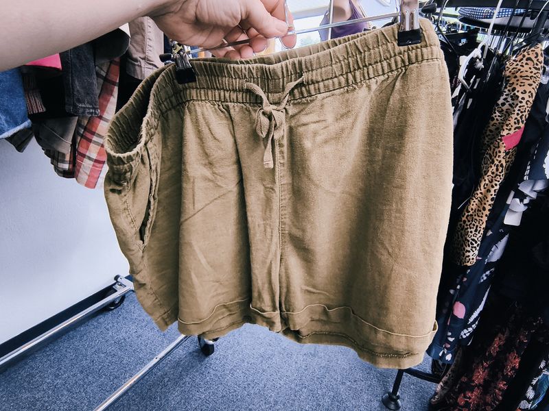 XL Old Navy green chino short shorts pull on