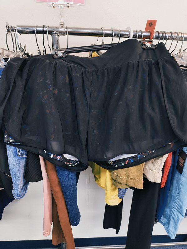 XL 2 layer active shorts black mesh over multicolored graffitit