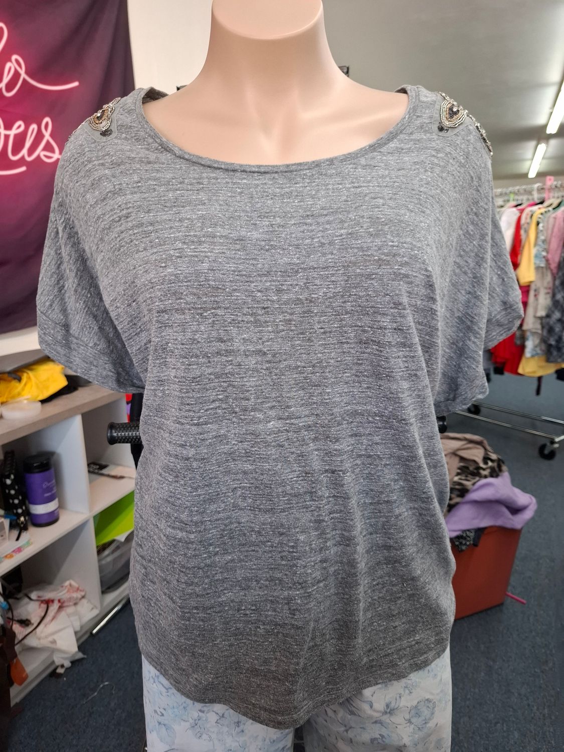 4x 26/28 Lane Bryant gray t-shirt with jewel shoulders