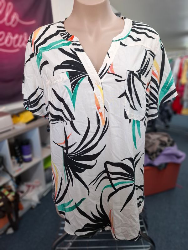 5x Torrid Harper NWT tropical floral print top