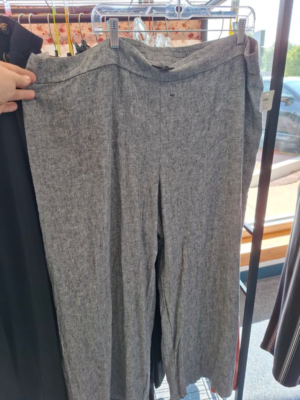 26 4x Lane Bryant gray wide leg pull on pants