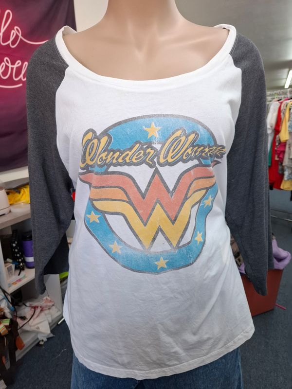 4x Torrid True Vintage Wonder Woman raglan graphic tee