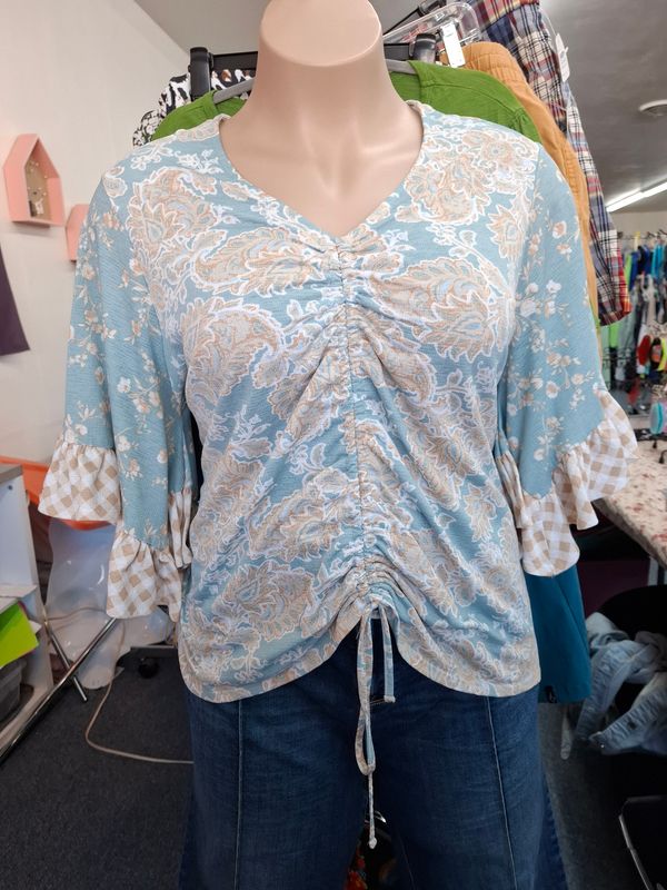 22/24 3x Cato tie front top flutter sleeves paisley