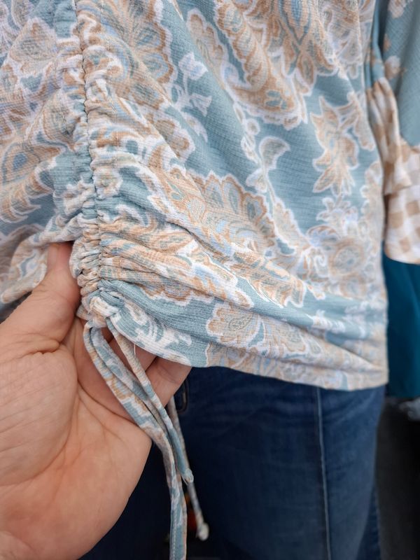 22/24 3x Cato tie front top flutter sleeves paisley