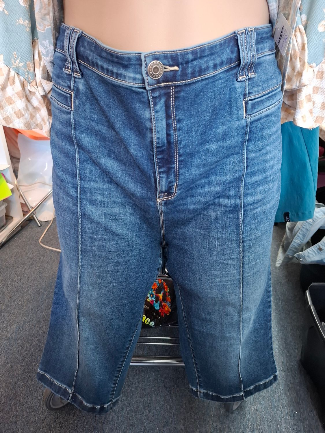 Size 24 Torrid capri jeans denim stretchy