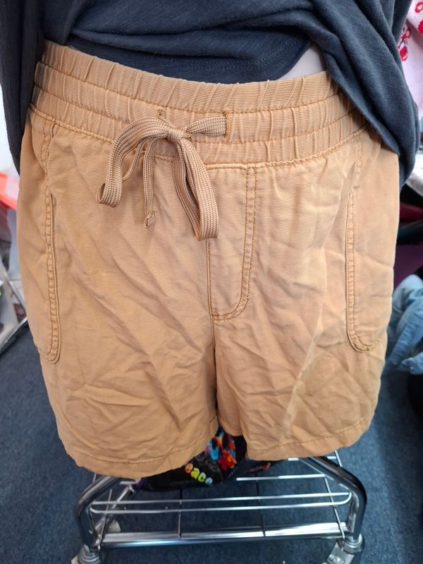 24w Maurices tan pull on shorts elastic waist