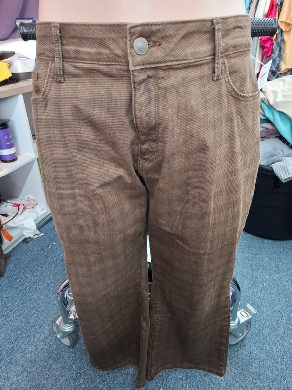 20w St John's Bay kicker crop plaid brown jean capri