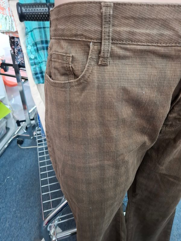 20w St John's Bay kicker crop plaid brown jean capri