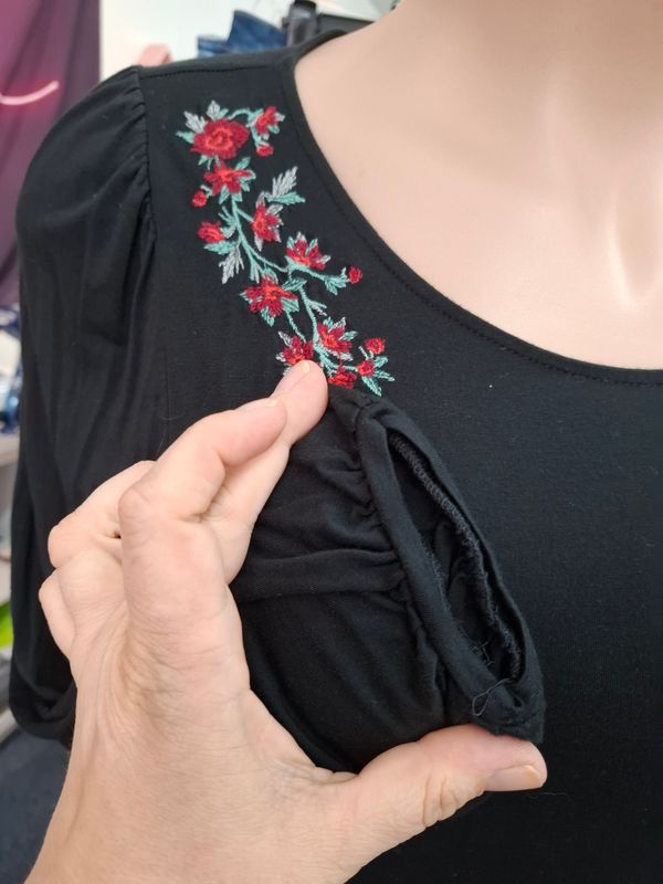 XL American Eagle soft &amp; sexy black tee with flower shoulders