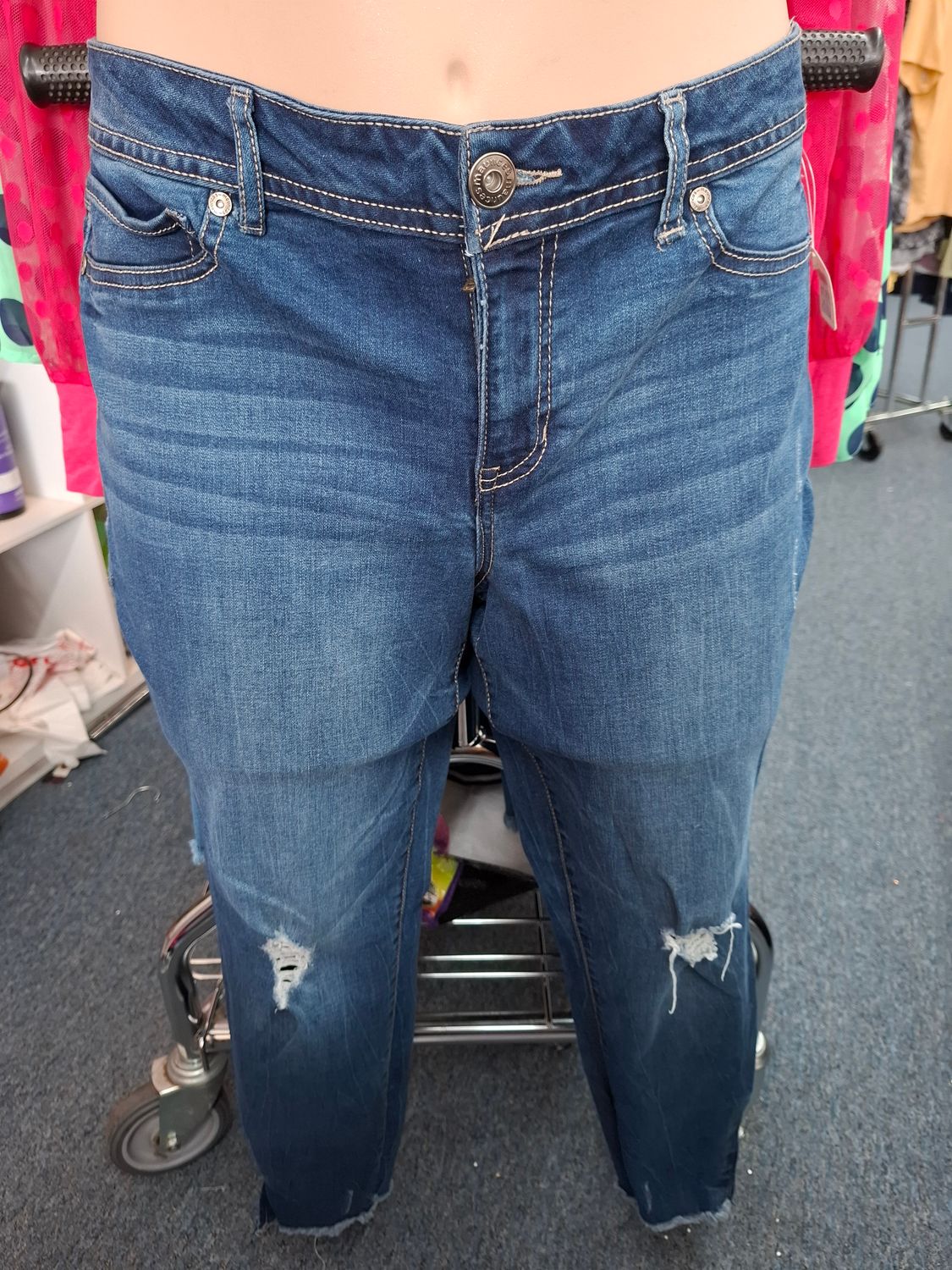 XL Maurices distressed skinny jeans fit like 16 stretchy