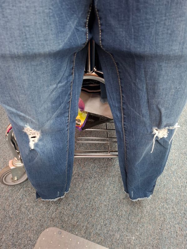XL Maurices distressed skinny jeans fit like 16 stretchy