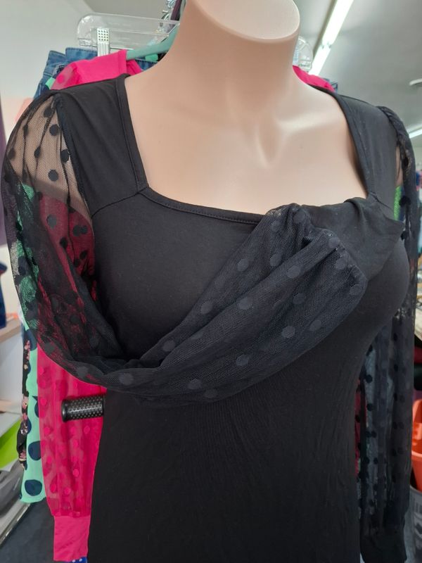 1x Torrid NWT black super soft knits mesh sleeve dot top