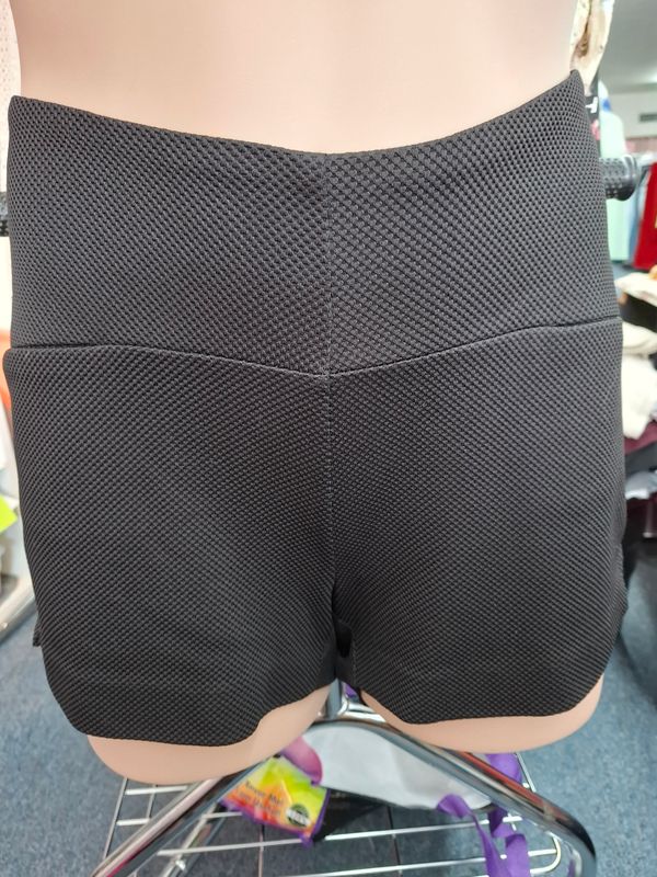 16 Torrid black textured dressy short shorts