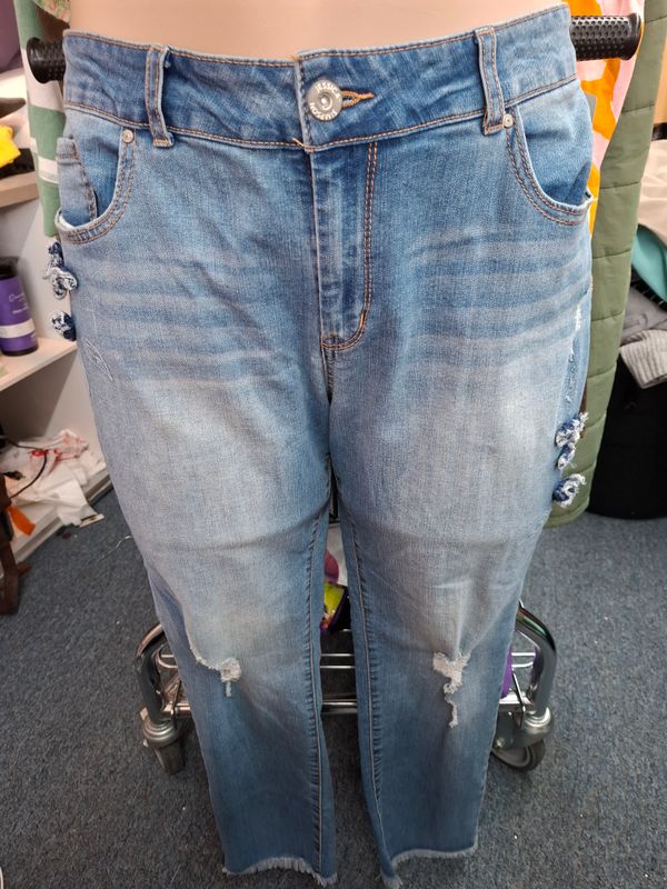 20w Jessica Simpson Forever Rolled Ankle flower jeans