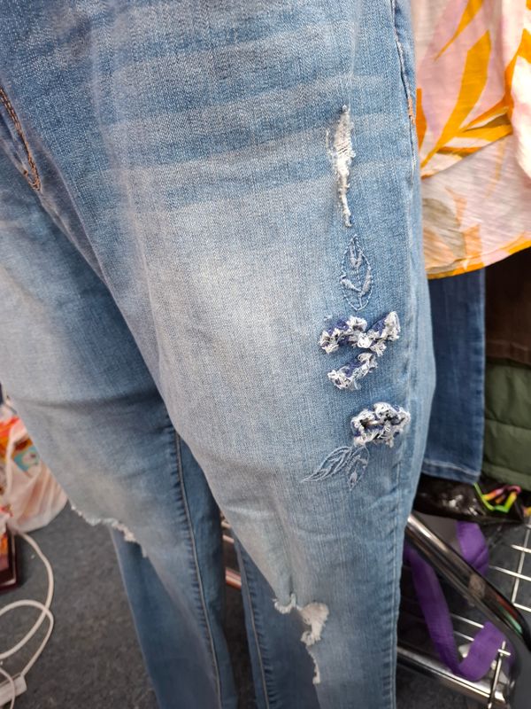 20w Jessica Simpson Forever Rolled Ankle flower jeans
