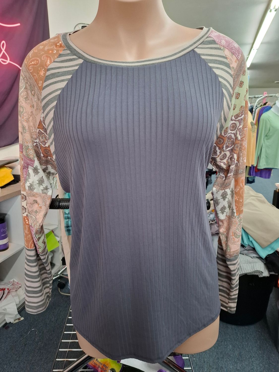 2x Haptics soft raglan top floral stripes