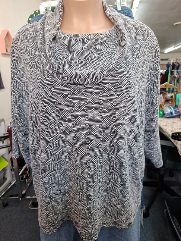 5x Catherine's black and white cowl neck top