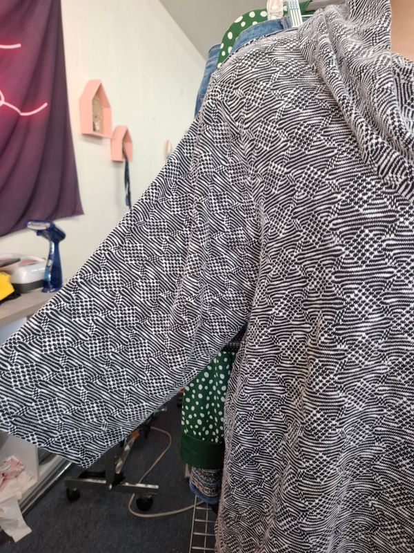 5x Catherine's black and white cowl neck top