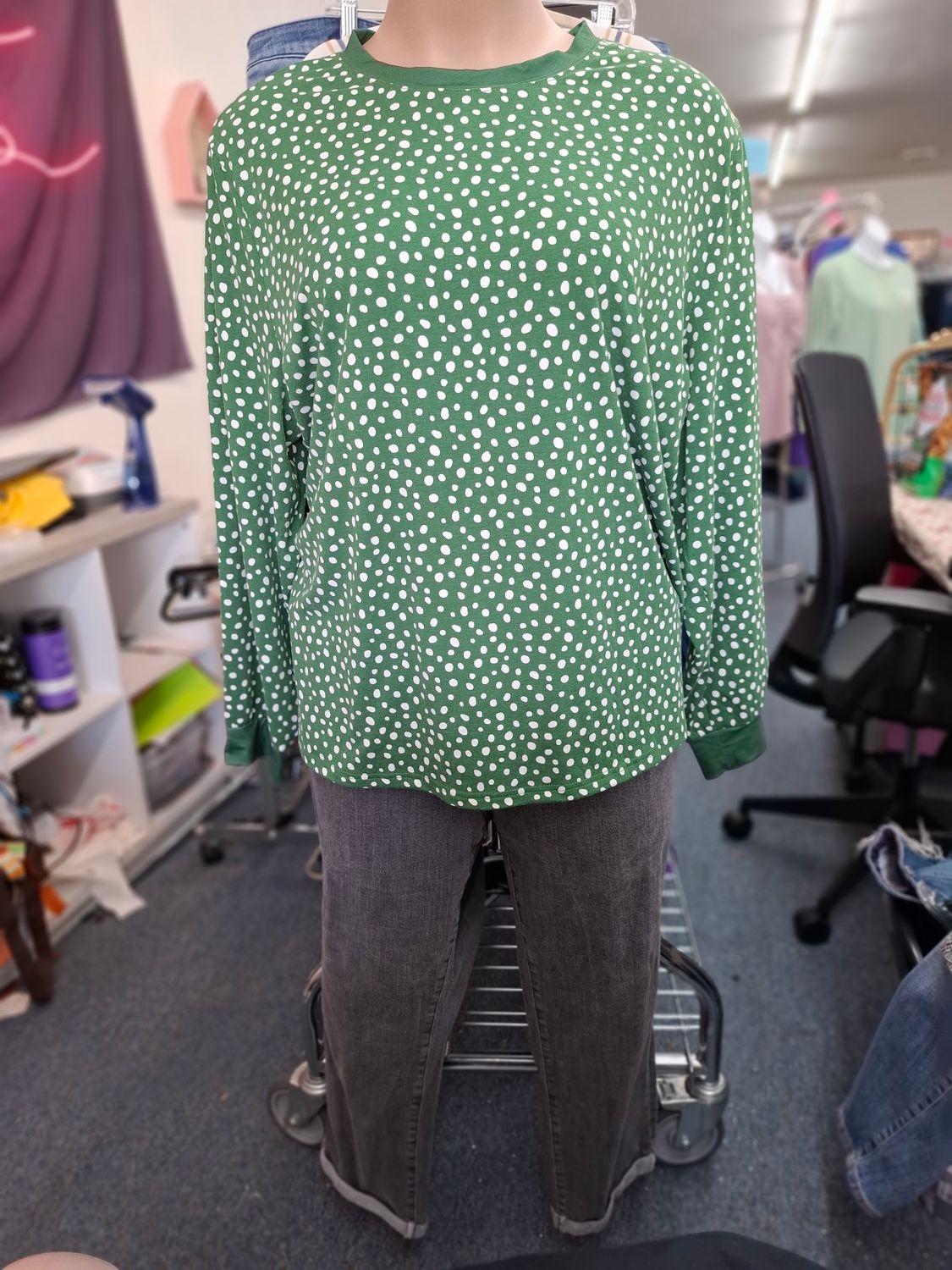 5x Green and white polka dot long sleeve top