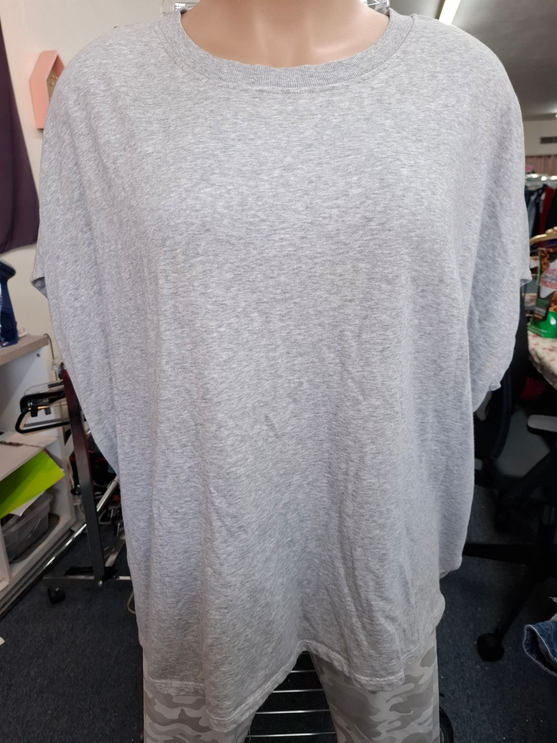 4x Livi Active gray short sleeve sweatshirt 26/28 Lane Bryant