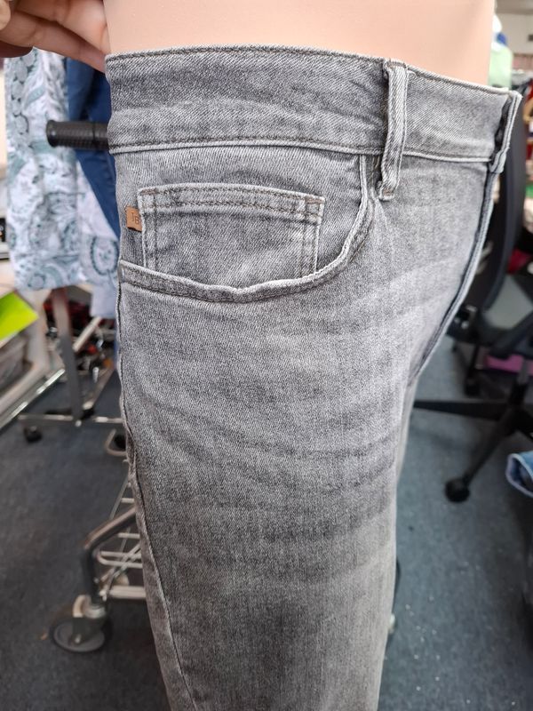 22W Judy Blue gray slim fit denim jeans