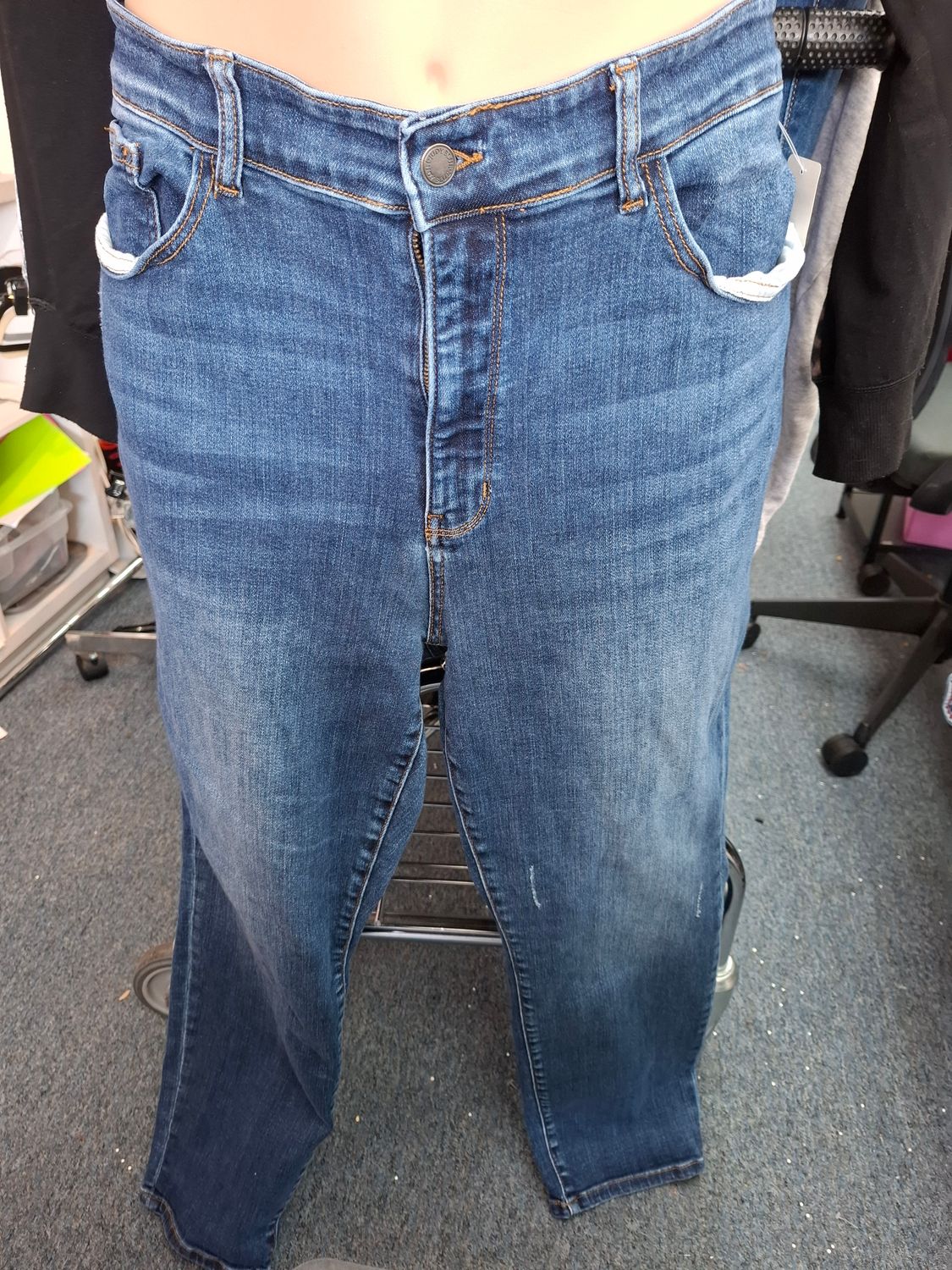 22W Judy Blue tapered leg denim jeans straight leg