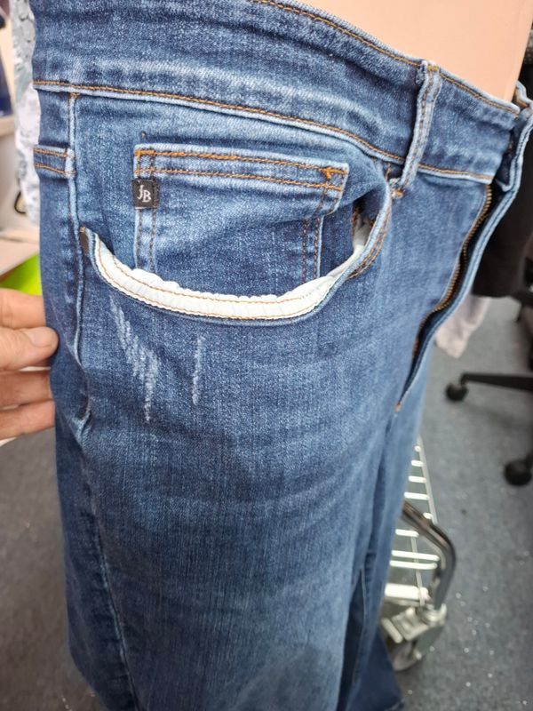 22W Judy Blue tapered leg denim jeans straight leg