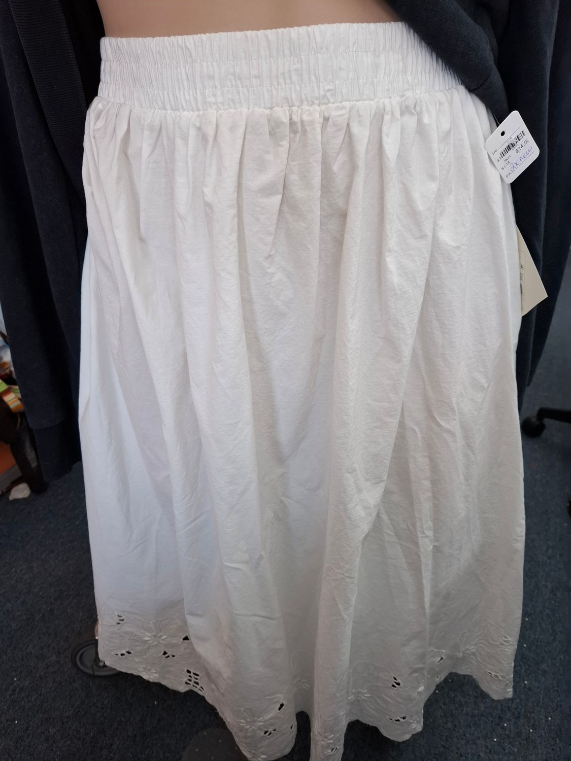 2x Ava &amp; Viv NWT white pull on midi skirt with floral trim