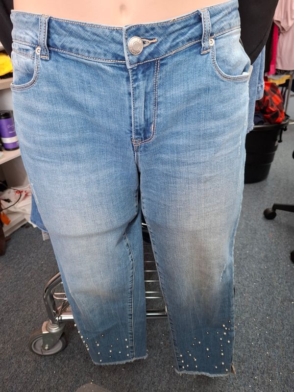 13/14 Maurices cropped distressed jeans with bling legs