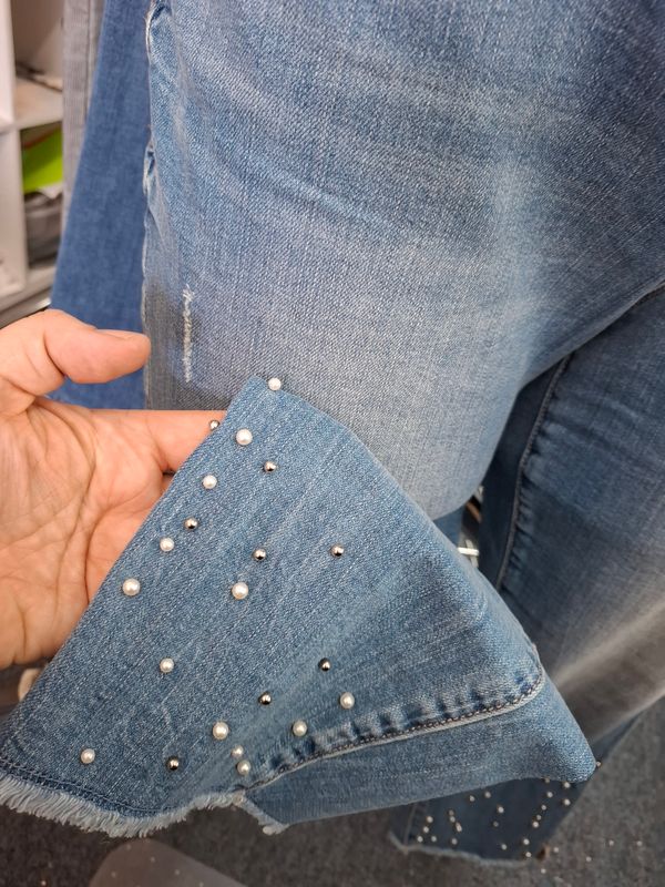13/14 Maurices cropped distressed jeans with bling legs