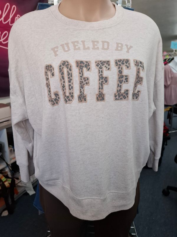 1x Maurices short cream Fueled By Coffee sweatshirt