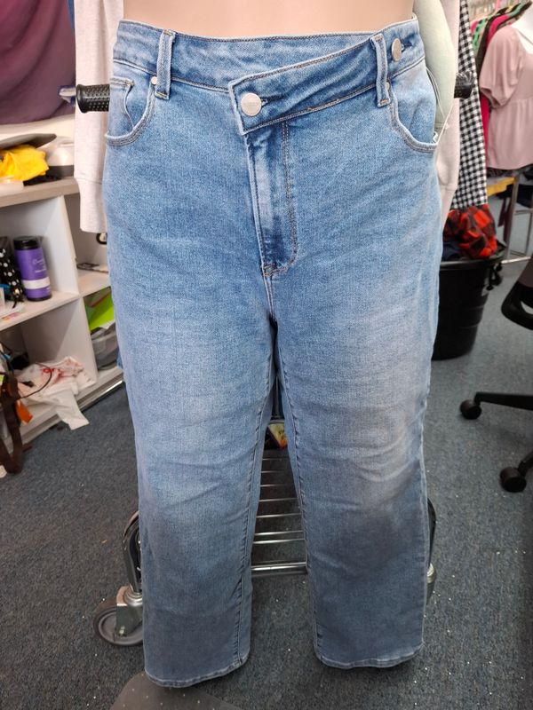 1x Risen Jeans straight leg cross waist boutique denim 14/16