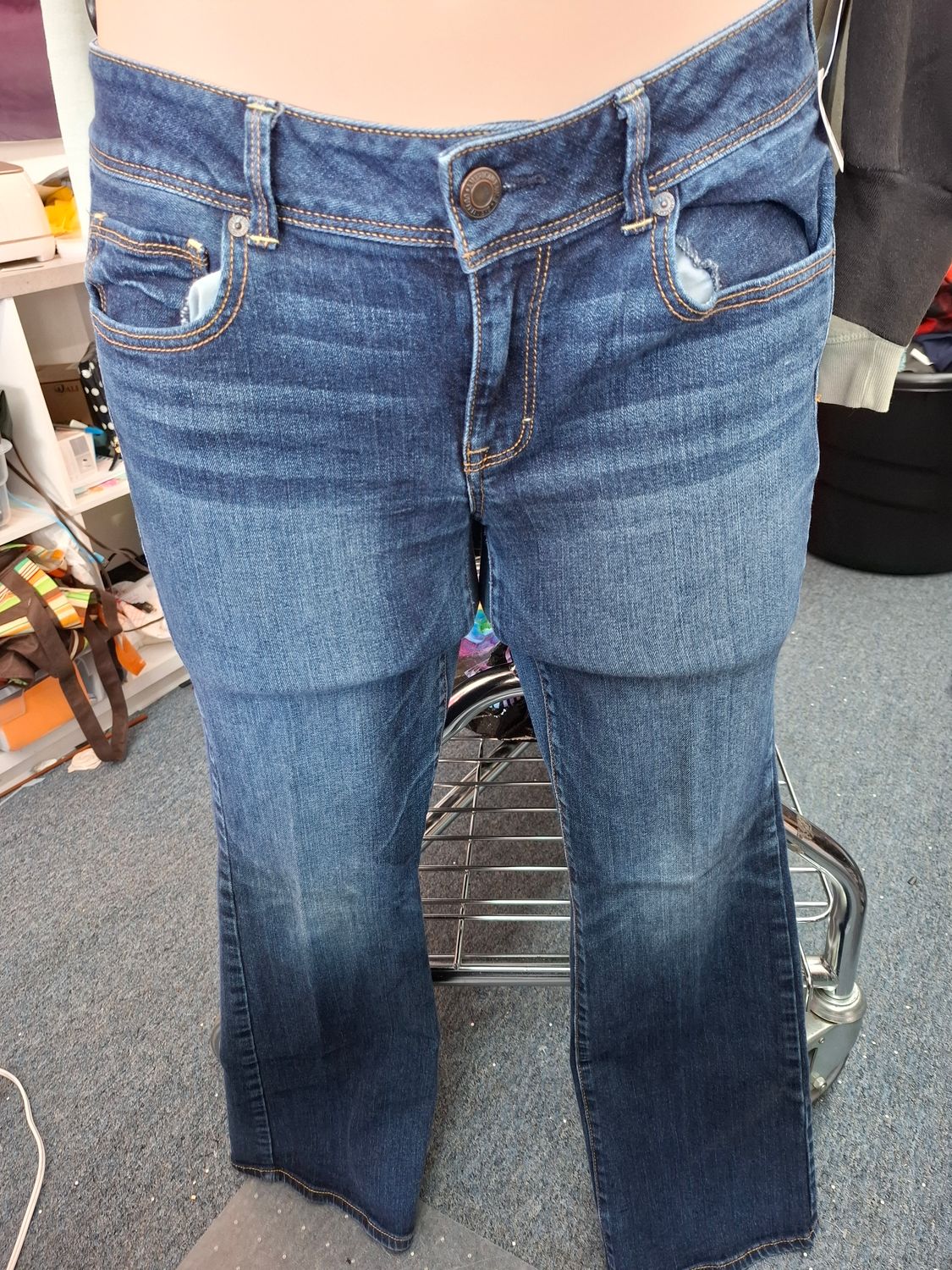 14 American Eagle kick boot stretch jeans