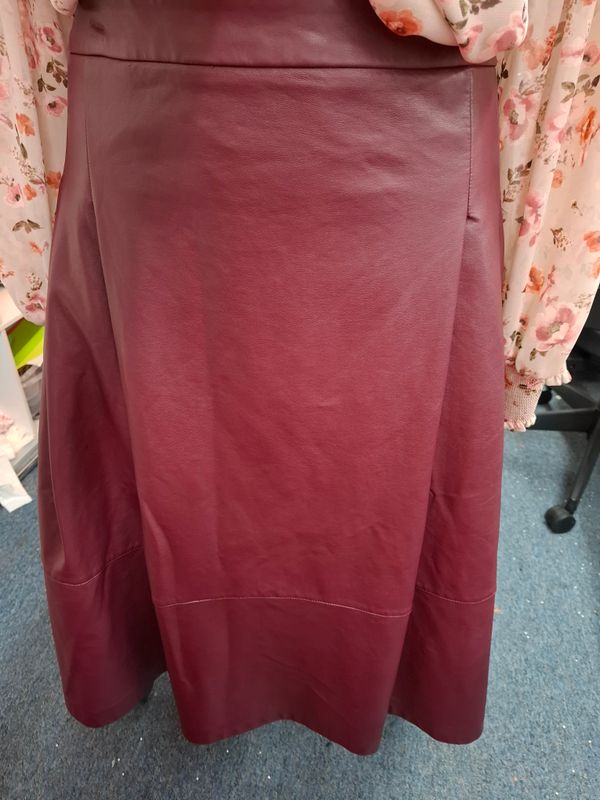 Size 30 5x Eloquii maroon faux leather midi full skirt