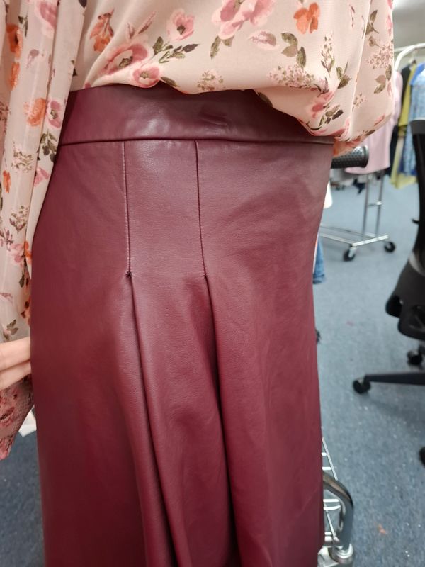 Size 30 5x Eloquii maroon faux leather midi full skirt