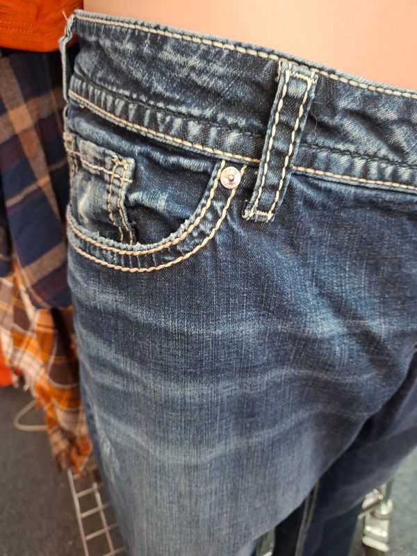 24 Silver Jeans Suki straight leg distressed denim