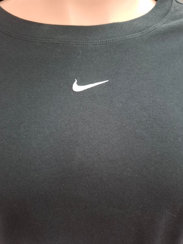 2x The Nike Tee loose fit black t-shirt top athletic