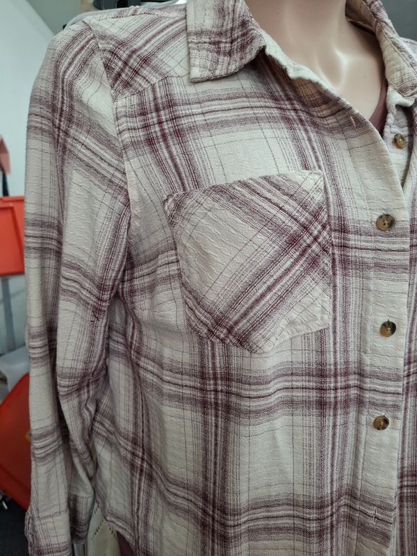 1x Maurices flannel plaid button front top shirt maroon tan
