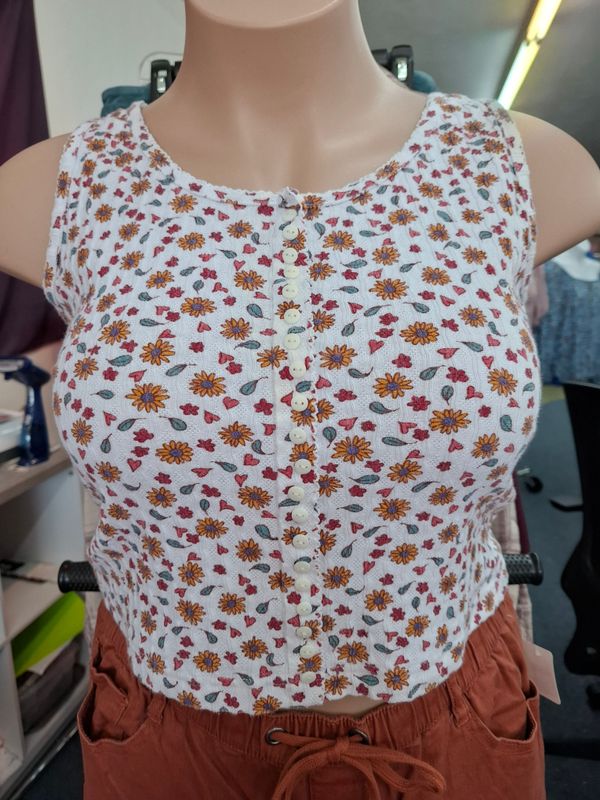 XL Denim Republic cropped button front floral top vintage