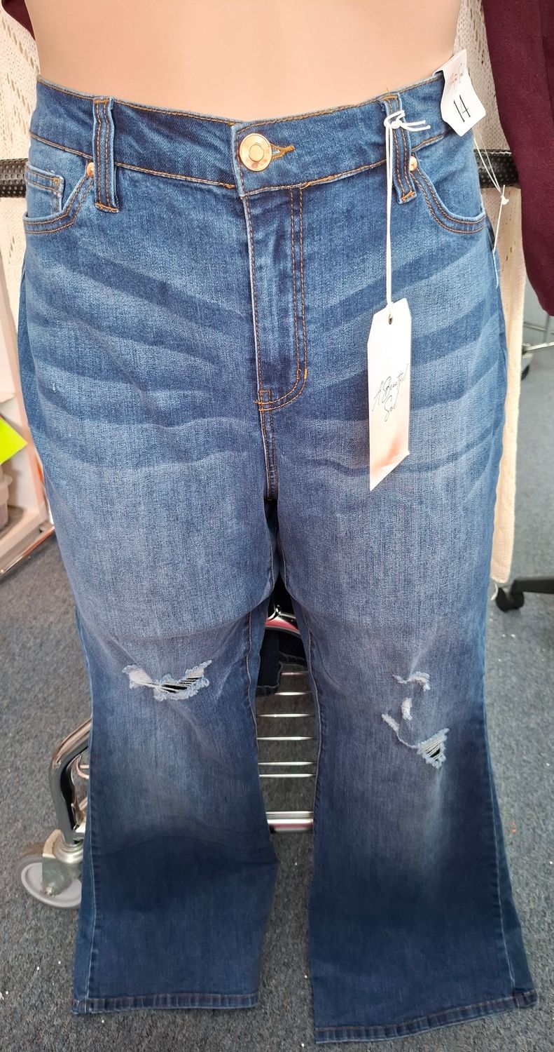 14 A Beautiful Soul NWT distressed wide leg jeans