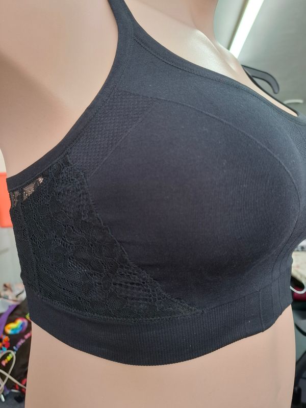 1x Torrid NWT black lace seamless bralette bra
