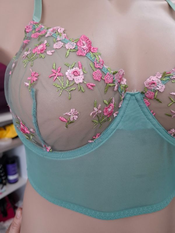 1x Just Sexy Lingerie green floral underwire bralette unlined